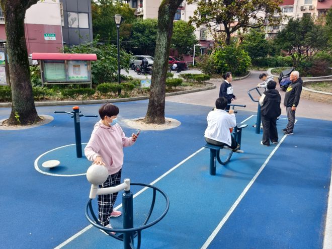 器材、地面、采光全优化！这个健身苑的更新太懂居民心(图4)