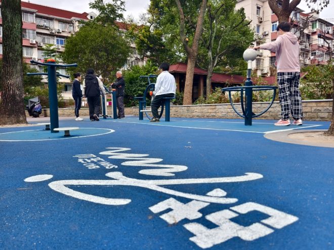 器材、地面、采光全优化！这个健身苑的更新太懂居民心(图1)