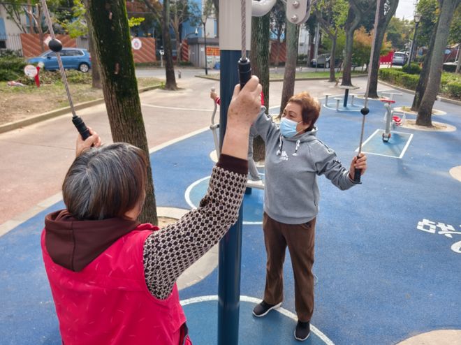 器材、地面、采光全优化！这个健身苑的更新太懂居民心(图2)