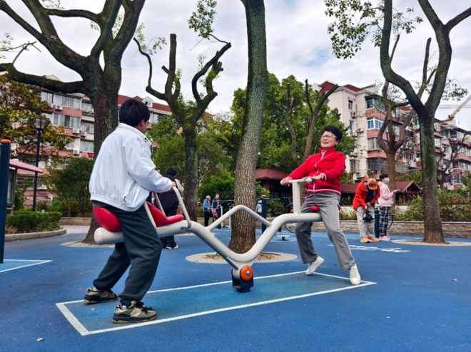 器材、地面、采光全优化！这个健身苑的更新太懂居民心(图3)