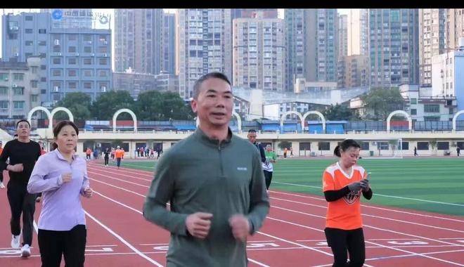 B体育：耒阳市体育馆更换全新塑胶跑道！(图6)