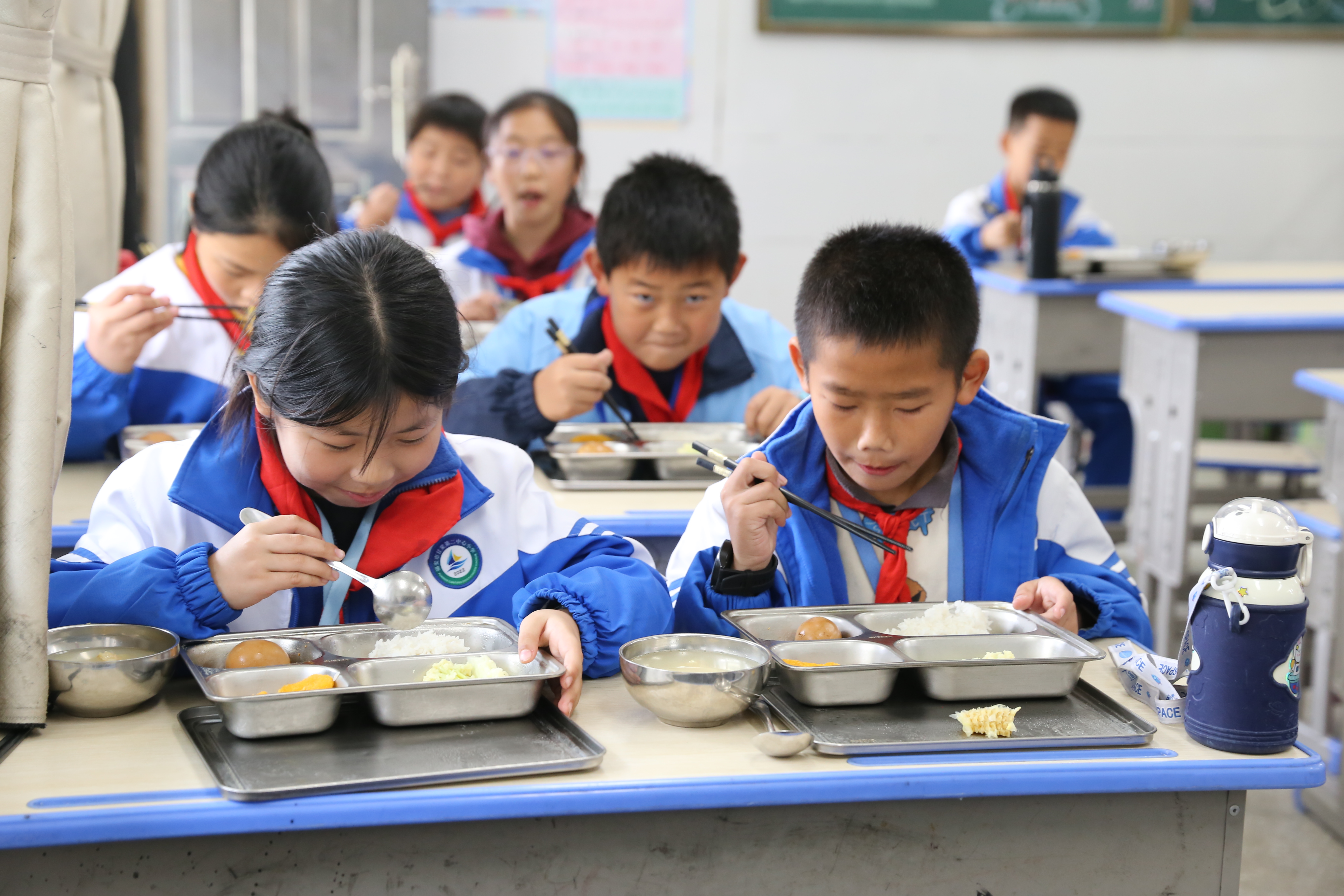 宁德观察丨福安“教育温度”：让孩子们的午餐“暖”起来(图1)