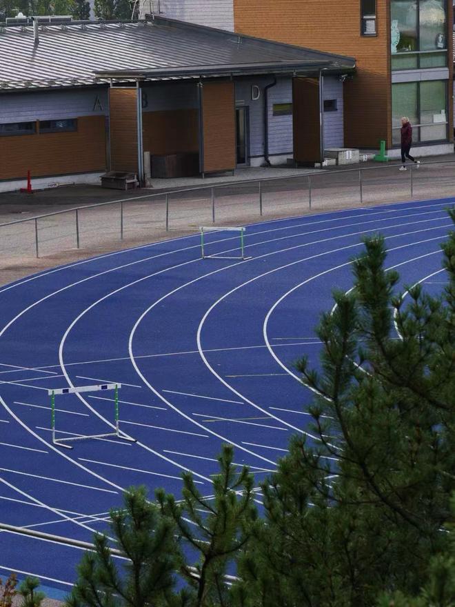 B体育：一分钟看懂：透气型塑胶跑道的“透气”秘诀(图3)