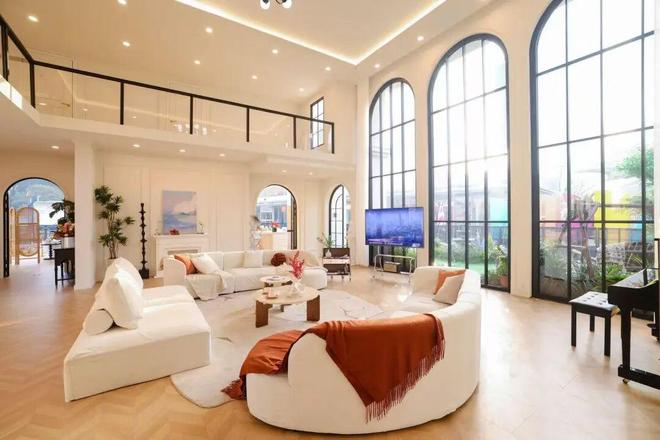 叠纸搭了个别墅？《恋与深空》等身雕塑将在杨浦展出(图2)