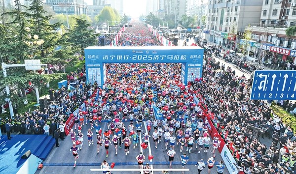 B体育：济宁：健身举步可享 赛事点燃全城(图1)