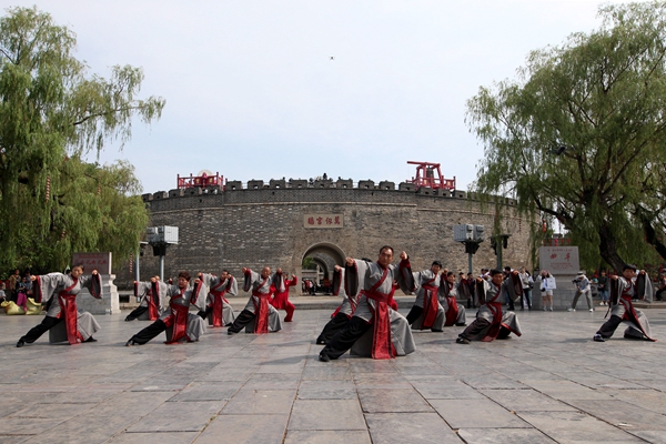 B体育：济宁：健身举步可享 赛事点燃全城(图2)