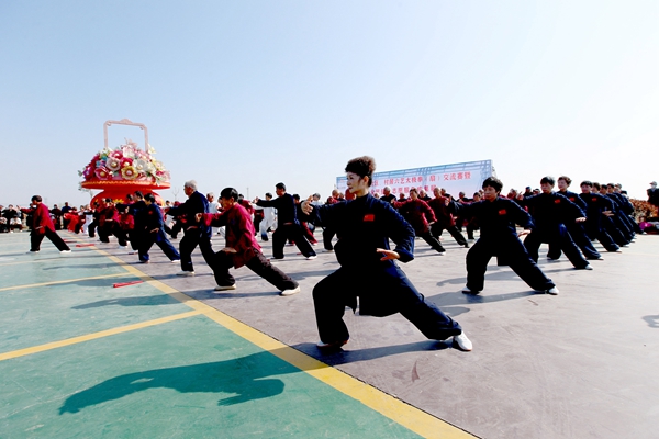 B体育：济宁：健身举步可享 赛事点燃全城(图4)