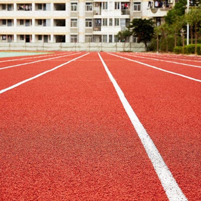 B体育：揭秘塑胶跑道：优缺点全解析(图1)