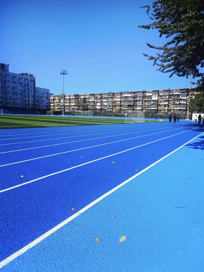 B·sport（中国体育）：一分钟搞懂混合型塑胶跑道的制作原理(图1)