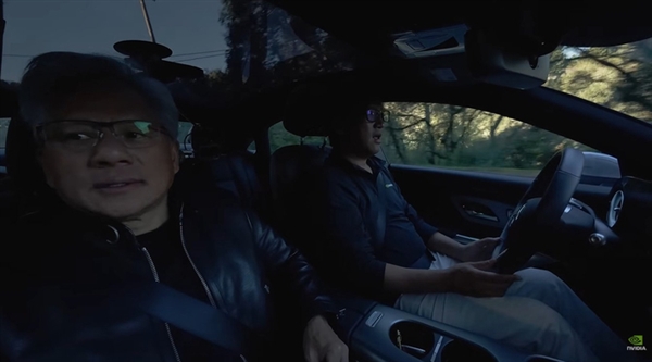 22分钟全程零接管！黄仁勋亲测英伟达自动驾驶系统Alpamayo(图1)