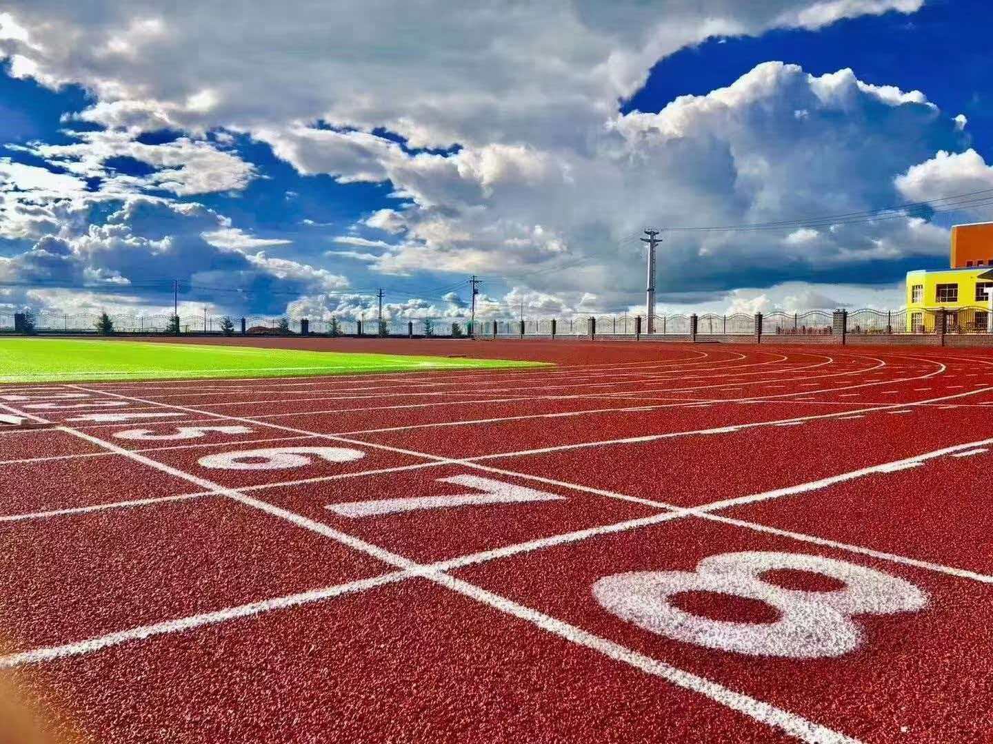 2026年塑胶跑道厂家怎么选？这5点帮你避坑省钱！(图2)