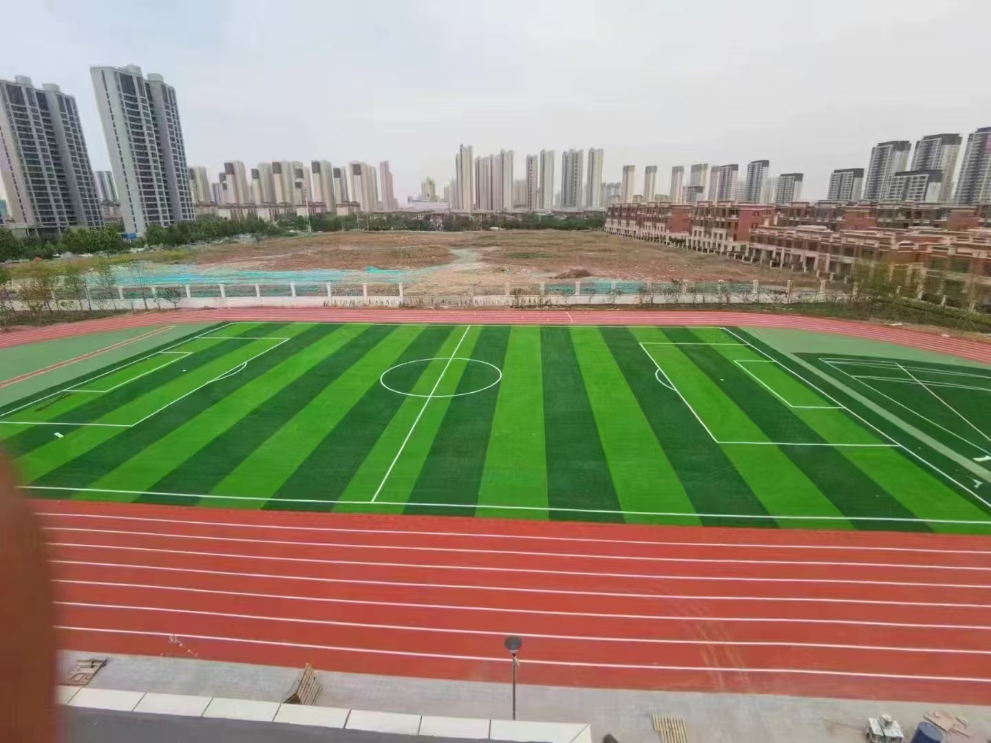 B·sport（中国体育）：2026陕西EPDM塑胶跑道服务商评估：源头厂家的选择逻辑与推荐(图1)