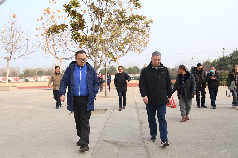 B体育：教育部教育装备研究与发展中心标准与质量处处长张耀东莅临宋庄小学调研(图2)